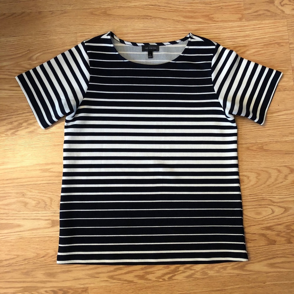 Navy blue and white striped cropped tee